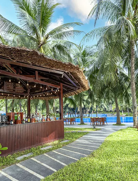 Pool Bar - Vinpearl Resort Nha Trang